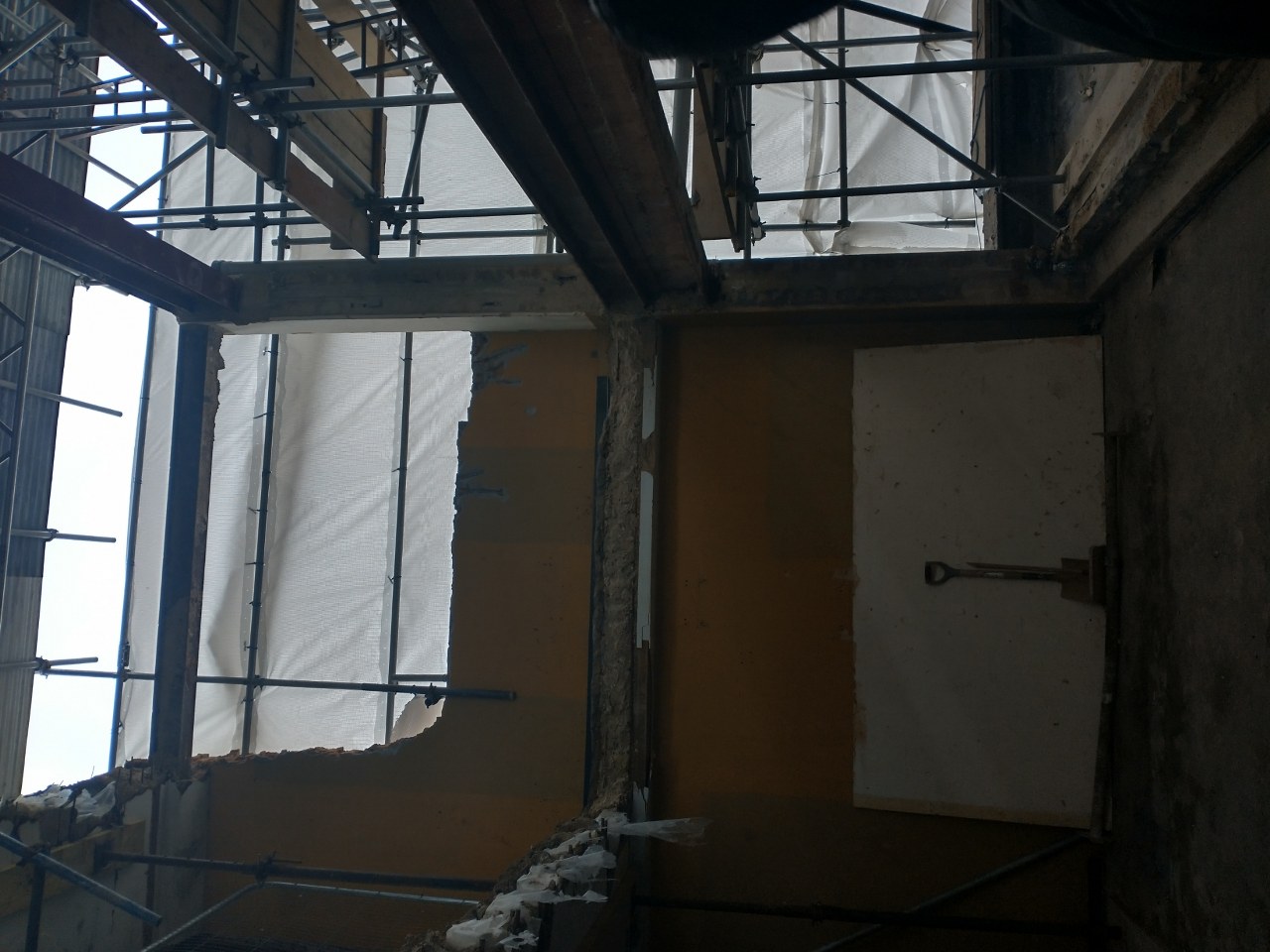 10 Queens Square, Crawley Gallery Image 3