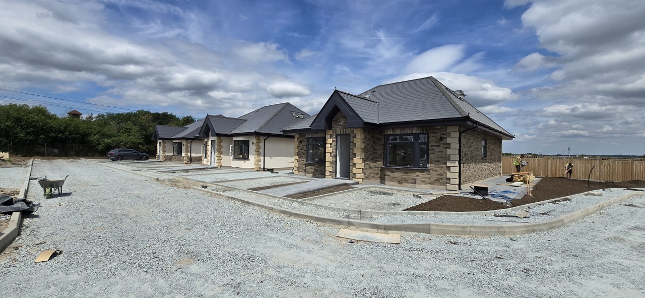 Readers Yard, Fobbing bungalows Gallery Image 1